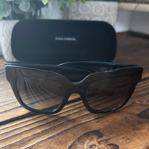 Authentic Dolce & Gabbana  DG 4286 3079/87 Patent Black Sunglasses main image 7